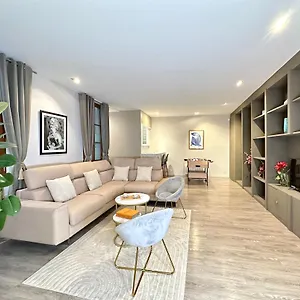 Apartment Luxurious Flat In Saint-germain-des-pres, Paris