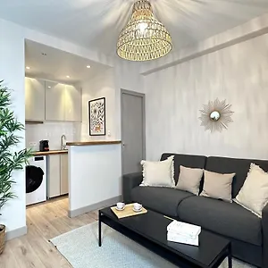 Apartment Elegant Near Trocadero, Paris