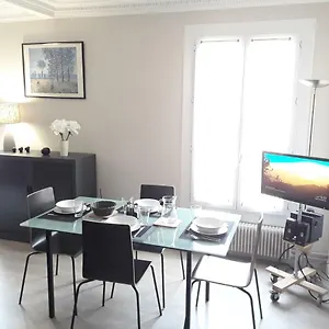 Appartement With Car Park - Charonne Neighborhood, Parijs